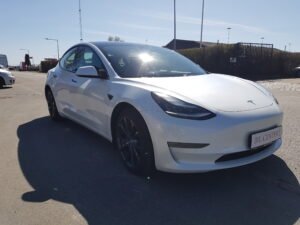 Tesla Model 3 Long Range AWD 4d