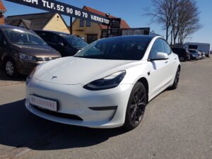 Tesla Model 3 Long Range AWD 4d