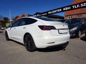 Tesla Model 3 Long Range AWD 4d